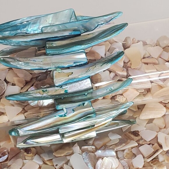 Vintage Shell Cuff Bracelet - Natural Shell (Mother-of-Pearl (dyed) Jewelry - Picture 4 of 10